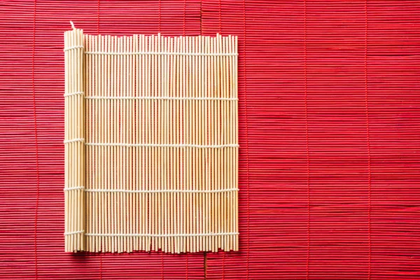 Stuoia di bambù da pranzo per apparecchiare la tavola . — Foto Stock