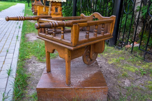 Wooden Cart One Wheel Park — Stock Photo, Image