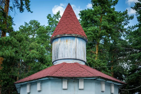De ronde toren in het Park — Stockfoto