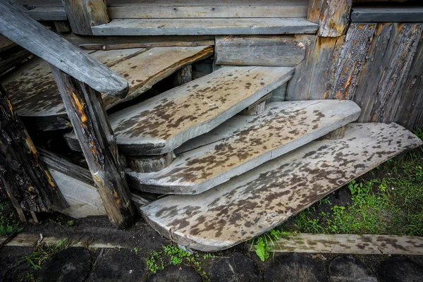 Alte Holztreppe Freien — Stockfoto