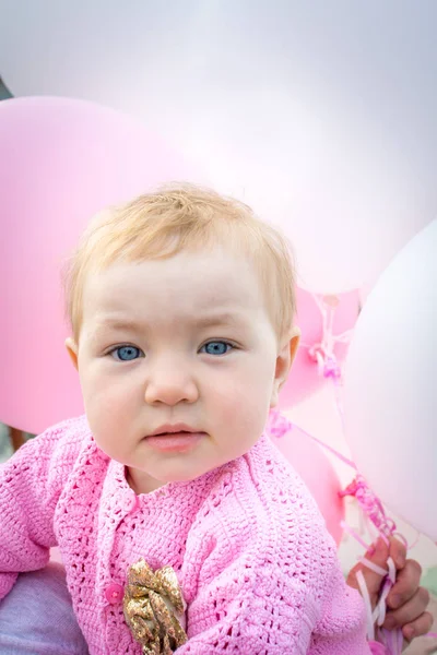 De dag van de geboorte van een baby met ballonnen — Stockfoto