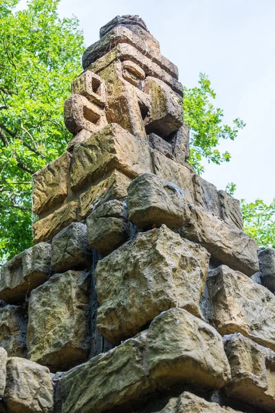 KRASNODAR, RUSSIA - 7 GIUGNO 2018: Antica statua di antichi lapidi . — Foto Stock