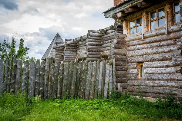 Oude middeleeuwse huis — Stockfoto