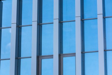 Bina duvarında bir dizi kare Windows.