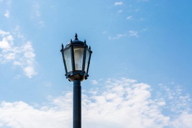 Sokak lambası direği açık