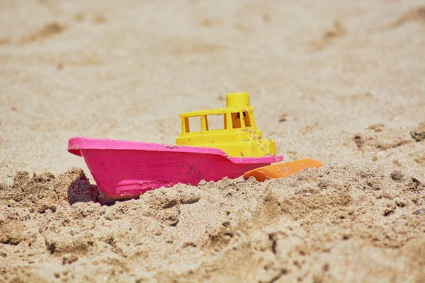 Bateau Jouet Pour Enfants Sur Plage Sable — Photo