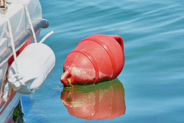 Bouée Rouge Pour Naviguer Sur Les Navires Bateaux Mer Bleue — Photo