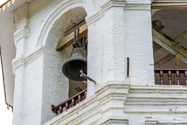 Hermosa campana de iglesia colgando en la Iglesia — Foto de Stock