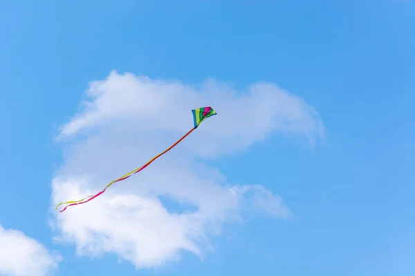 Bambino Che Vola Con Aquilone — Foto Stock