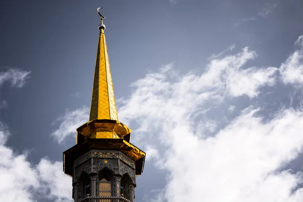 Cúpula Mezquita Con Una Luna Creciente Iglesia Musulmana — Foto de Stock