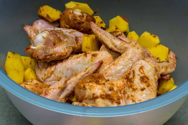 Marinated chicken wings with potatoes — Stock Photo, Image