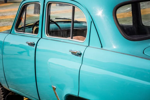 ドア古い美しい車 — ストック写真