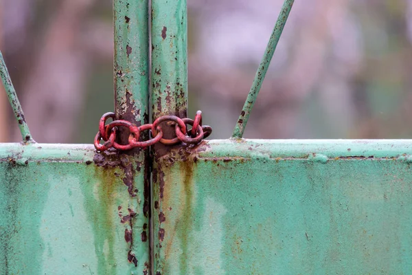 Kapıyı Kapatmak Için Demir Zincir — Stok fotoğraf