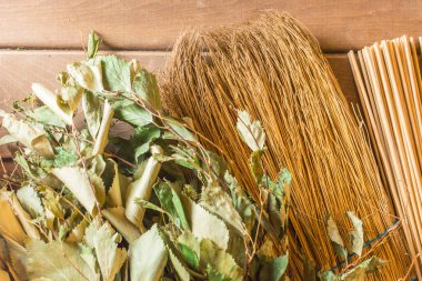 Saunada üç farklı süpürge