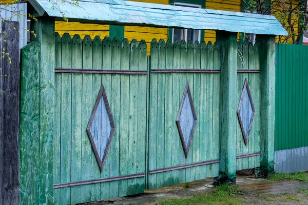 Vista Portões Madeira Verde — Fotografia de Stock
