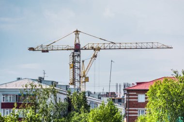 Demir vinç evler inşa.