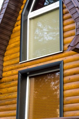 Evde güzel pencere bahçesi.