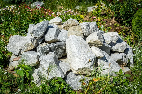 Eine Gruppe Großer Steine — Stockfoto