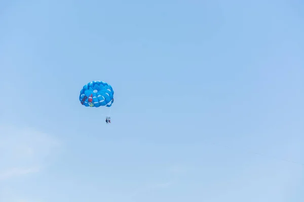 Side Turkey May 2018 Vacationers Fly Beautiful Parachute Nab Sea — Stock Photo, Image