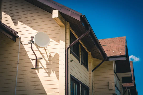 Round antenna for transmitting signal to TV on the roof of the house. — Stock Photo, Image