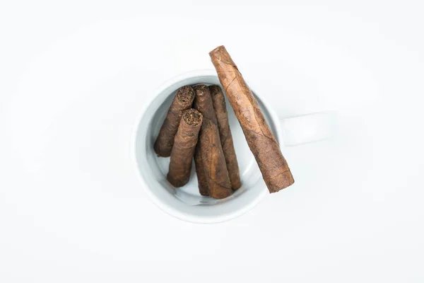 Brown Cigars Twisted Sheets Mug White Background — Stock Photo, Image