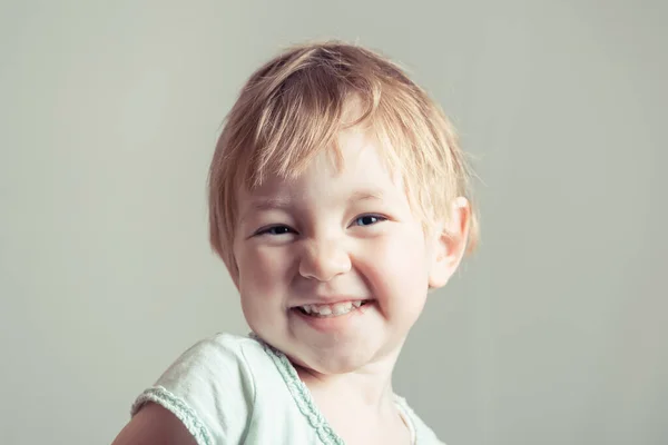 Portrait Fille Souriante Gaie — Photo