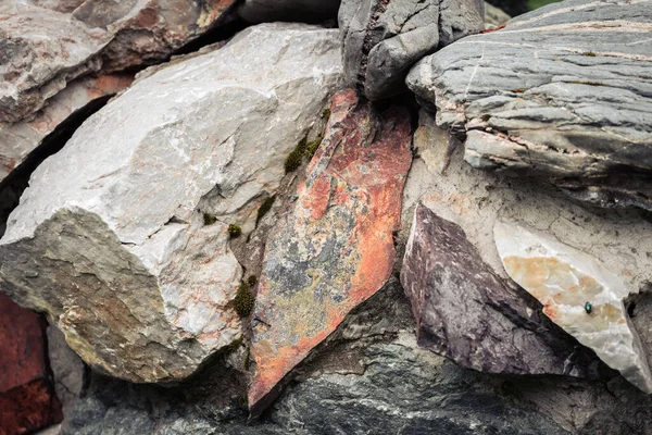 Scharfe Steinfragmente Den Bergen Auf Den Felsen — Stockfoto