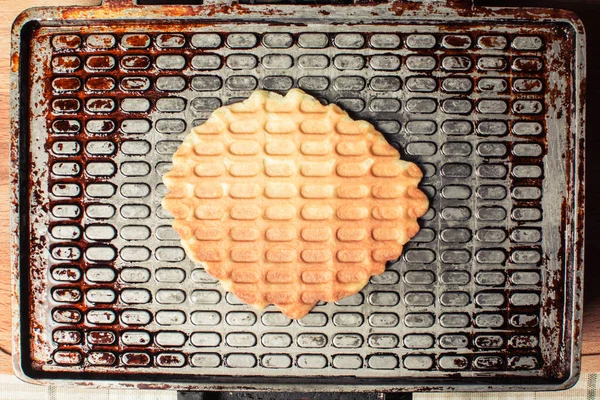 Waffles Finos São Assados Ferro Waffle Mesa Cozinha — Fotografia de Stock