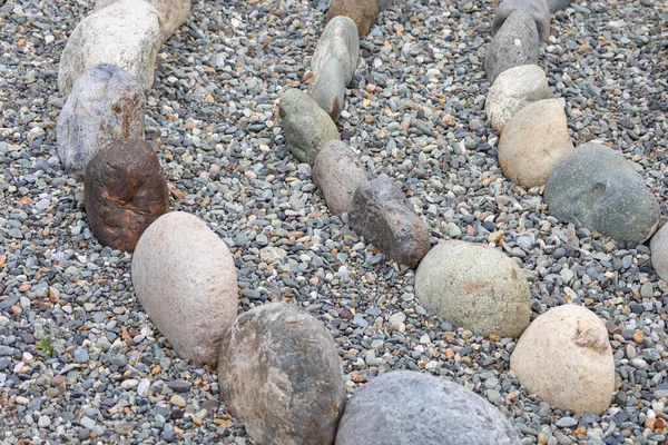 Pedras Rio Alinhadas Chão Para Labirinto — Fotografia de Stock