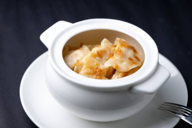 Kızarmış soğanlı köfte.