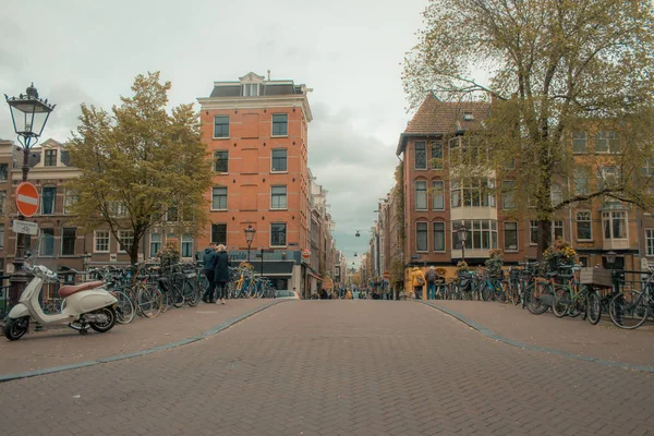 Prázdná silnice v Amsterdamu City Center — Stock fotografie