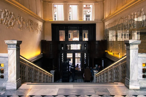 Istanbul, karakoy / Türkei 16.4.2019: salzgalata karakoy, building enterance. — Stockfoto