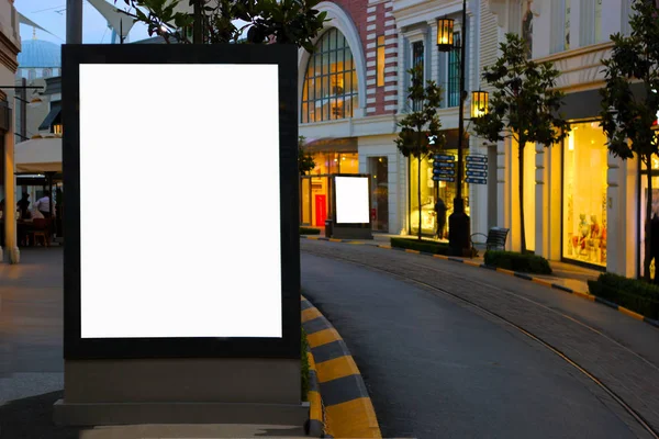 İstanbul Boş Reklam Panoları AfişI Akşam Saati