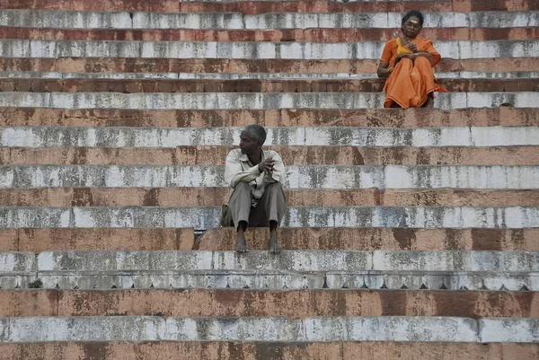 Варанасі Індія Квітня 2009 Невідомі Індійська Людей Угодників Сходах Ghat — стокове фото
