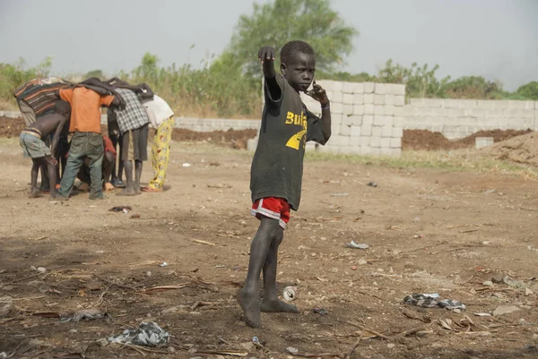 Juba Zuid Soedan Februari 2012 Unidentified Kinderen Spelen Een Straat — Stockfoto