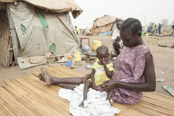 Juba Sudão Sul Fevereiro 2012 Mulher Não Identificada Senta Com — Fotografia de Stock