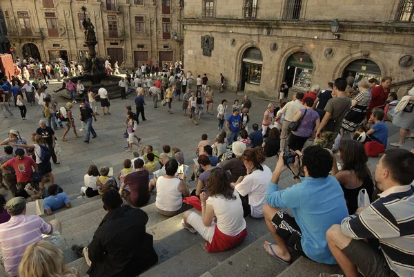 Santiago Compostela Španělsko Červenec 2010 Neznámých Turistů Sedět Schodech Katedrály — Stock fotografie