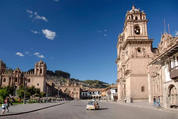 Cuzco Peru Maggio 2010 Auto Non Identificata Guida Attraverso Plaza — Foto Stock