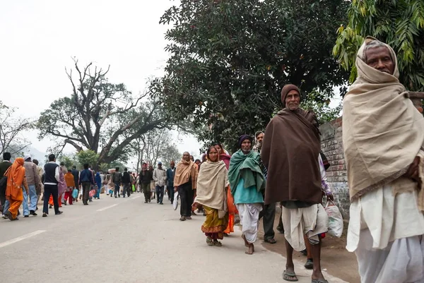 Haridwar Índia Fevereiro 2010 Peregrinos Hindus Não Identificados Caminham Até — Fotografia de Stock