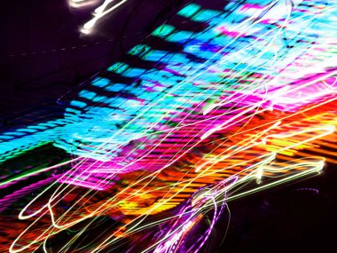 Hafif boyama. Neon parıltısı. Soyut bulanık arka plan. Renkli desen.