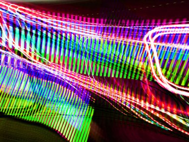 Hafif boyama. Neon parıltısı. Soyut bulanık arka plan. Renkli desen.