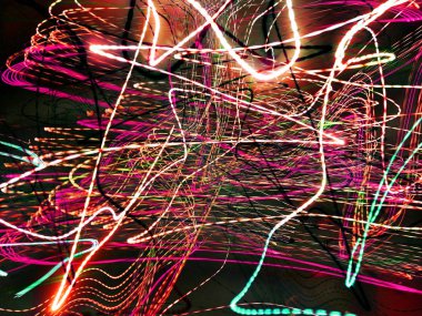 Hafif boyama. Neon parıltısı. Soyut bulanık arka plan. Renkli desen.