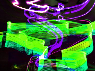 Hafif boyama. Neon parıltısı. Soyut bulanık arka plan. Renkli desen.