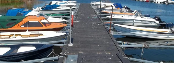 Bateaux Attendant Leur Temps — Photo