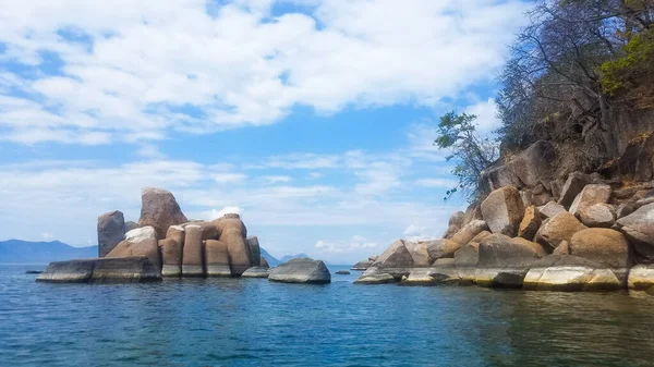 Interesting Looking Boulders Sticking Out — Stock Photo, Image