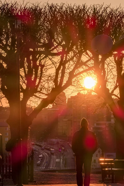 Estocolmo Suécia Pedestre Topo Promontório Acima Cidade Pôr Sol — Fotografia de Stock