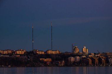 Stockholm, İsveç Baltık Denizi ve Nacka banliyösünde şehir silueti.