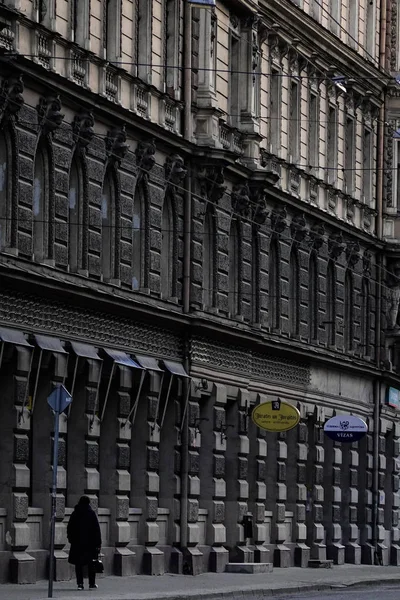 Riga Latvia Lone Pedestrian Downtown Early Morning — Stock Photo, Image