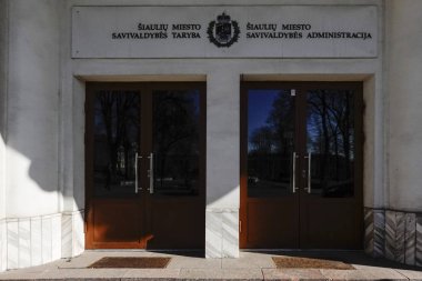 Siauliai, Litvanya Belediye binasına giriş.