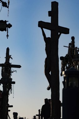 Siauliai, Haçlar Tepesi Litvanya Ziyaretçiler, Katolikler için bir hac sitesi ve 100.000 haçlar bir koleksiyon.